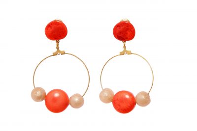 Pendiente de flamenca aro mediano piedras nácar color coral y beige