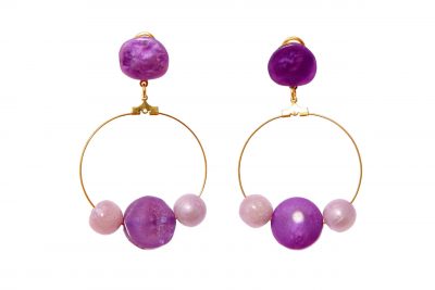 Pendiente de flamenca aro mediano piedras nácar color morado y malva