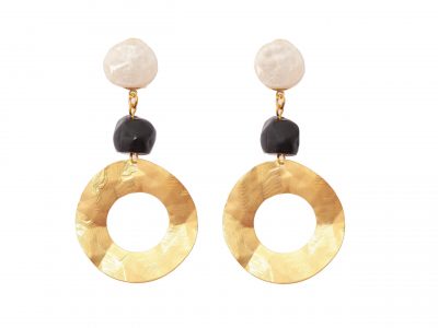 Pendiente de flamenca aro mediano piedras nácar color marfil y negro con metal dorado