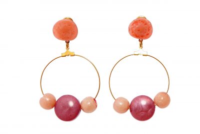 Pendiente de flamenca aro mediano piedras nácar color rosa, beige y malva