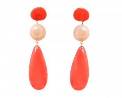 Pendiente de flamenca lágrima grande piedras nácar color coral y beige