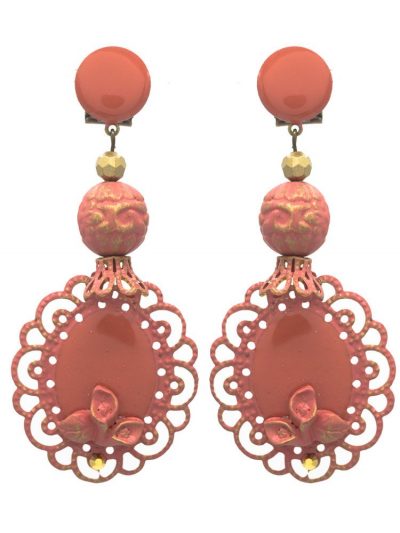 Enameled flamenco earring makeup with golden highlights