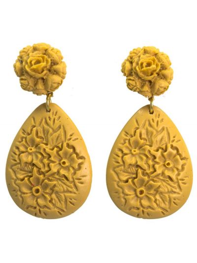 Pendiente de flamenca floral en resina color camel